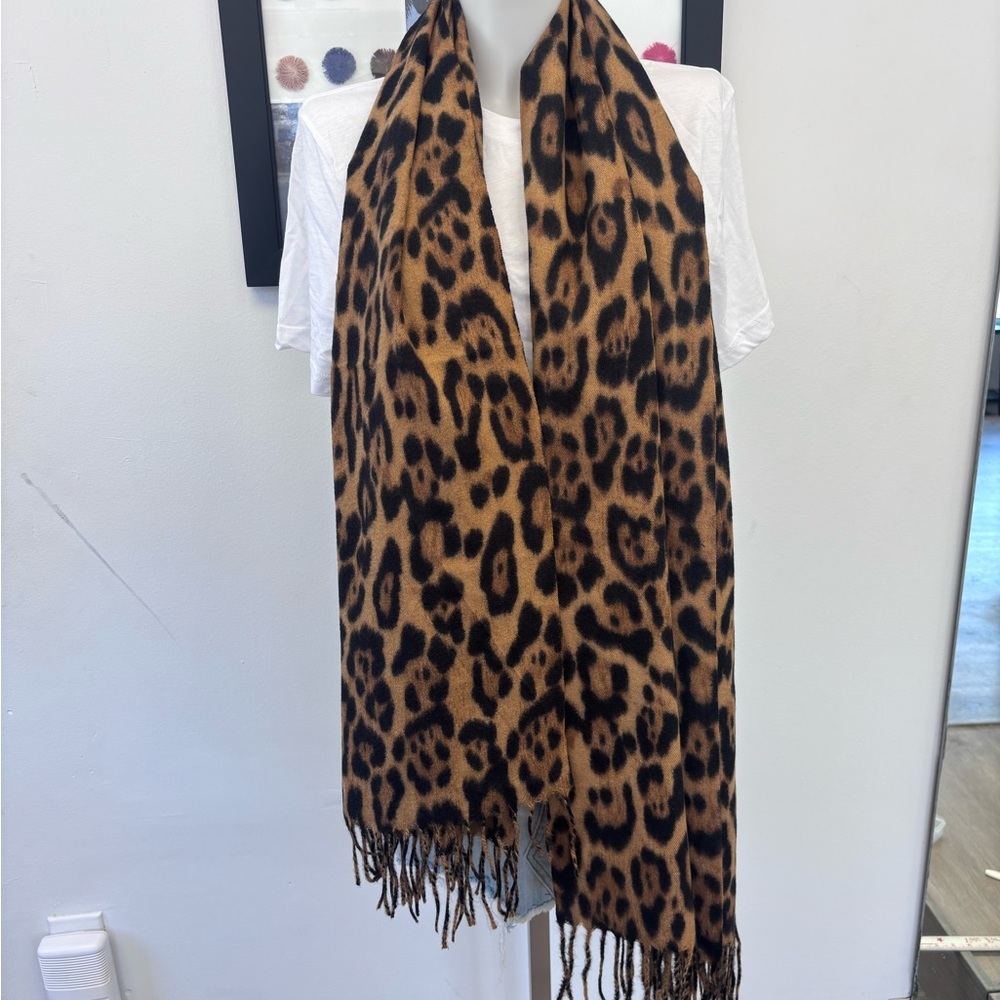 Super Soft Leopard Print Wide Scarf - Picture 2 of 4